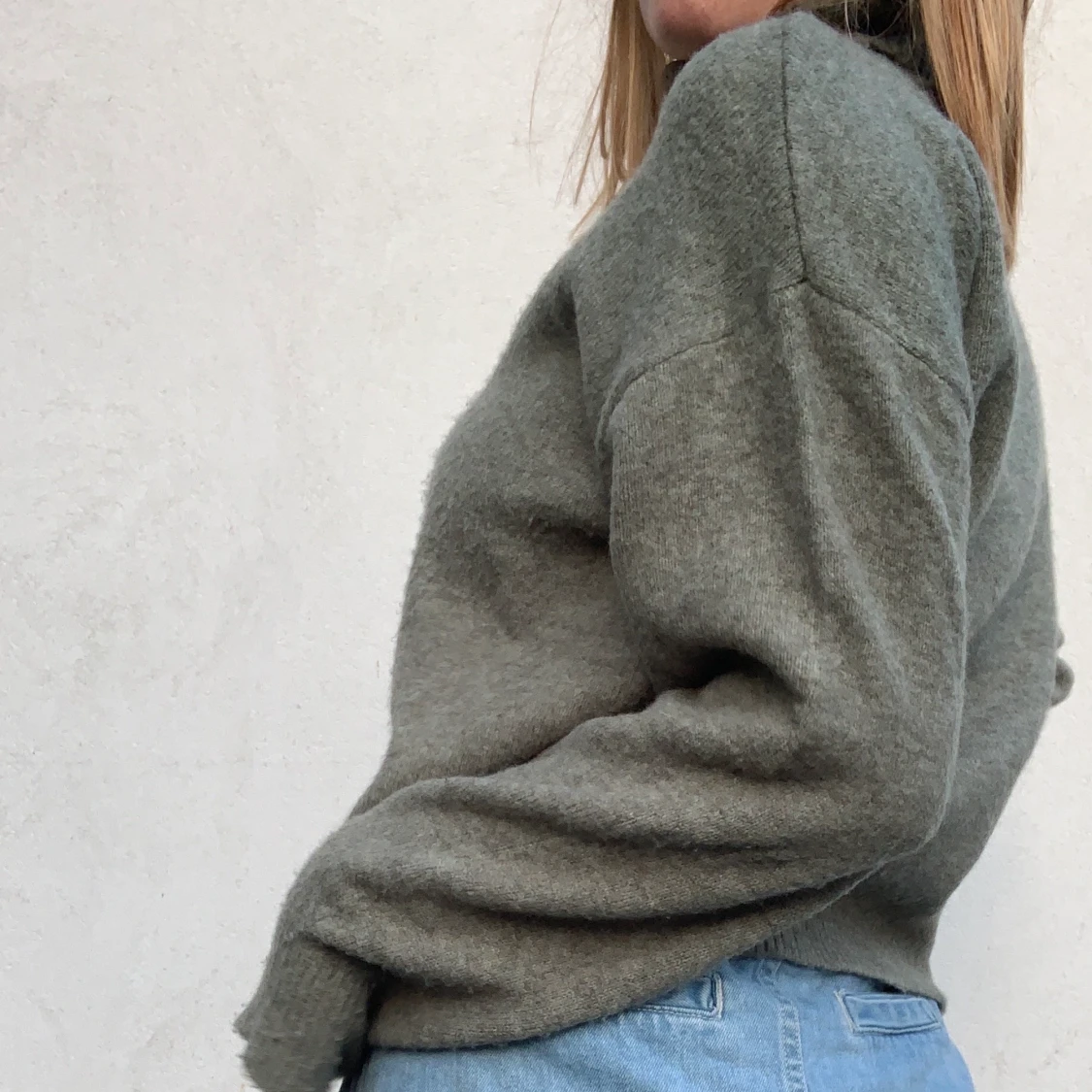 En stickad grön tröja - 90