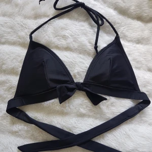 Trekants bikini top - Fin fräsch bikini top. Storlek M men den passar nog bättre på en S.