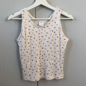 Gullig zara topp - Säljer en jätte fin och gullig topp från zara