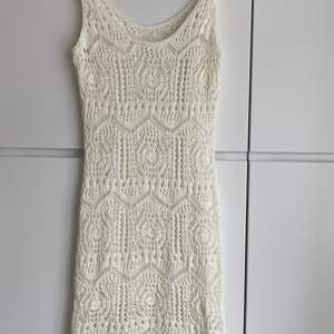 H&M off white sleeveless crochet bodycon dress. Size S. Good condition, slight tear on one side.
