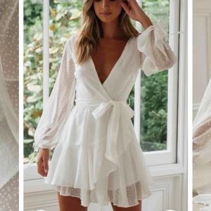  - Helt oanvänd klänning som tyvärr inte kommit till användning! Köpt från DM retro och är i storlek S. Köparen står för eventuell frakt!