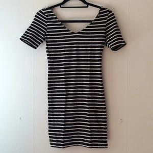  - Klänning från hm i fint skick. Är 1.64 lång.