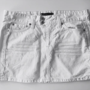  - Oanvänd jeanskjol