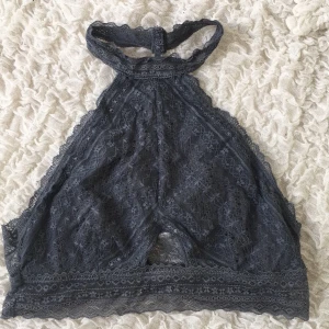  - Topp ifrån Ginatricot