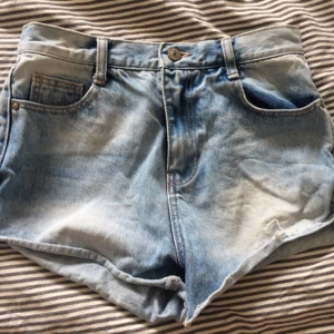  - 🦄 Jeansshorts från Zara i storlek 34 🦄