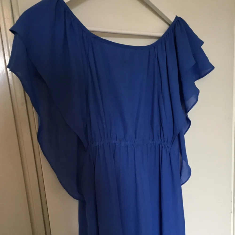 Fin blå klänning, hm garden collention. . Klänningar.