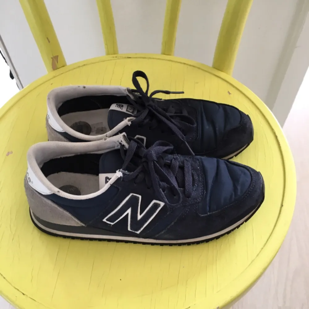 New balance sneakers. Bra skick! Väldigt sköna.  Nypris ca 700kr . Skor.