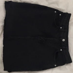  - Supersnygg Jeanskjol aldrig använd 