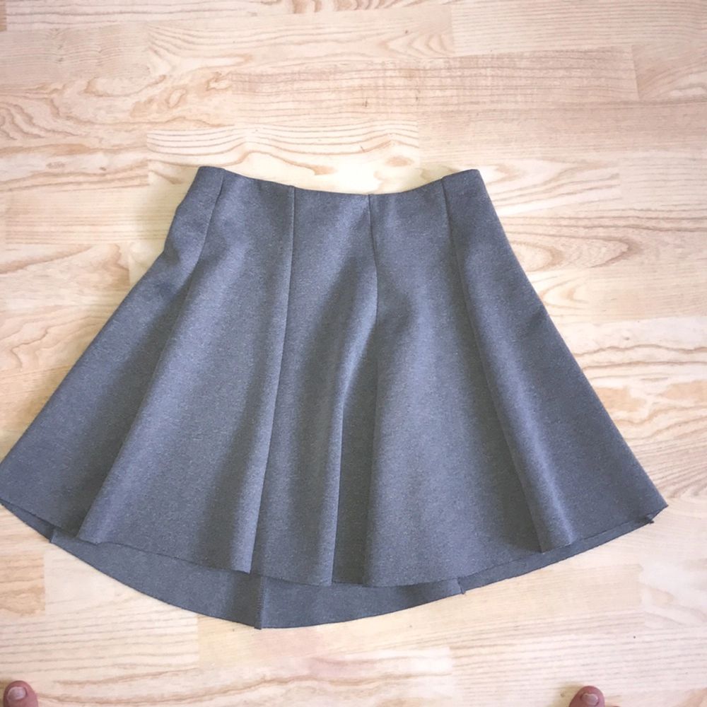 Jättefin kjol, aldrig använd från h&m. Skjortor.