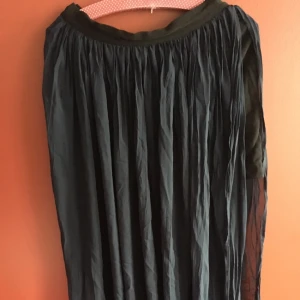  - Så sexigt med den svarta underkjolen! 