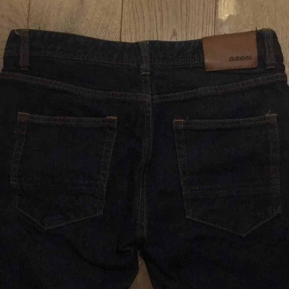 Jeans från Dobber i storlek W30/L32. Nyskick, bara provade. Kan skickas eller mötas i Stockholm.. Jeans & Byxor.