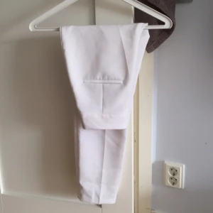  - Vita kostymbyxor från Zara