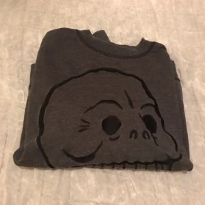  - Cheapmonday tröja stl XS Frakt betalas av köparen.