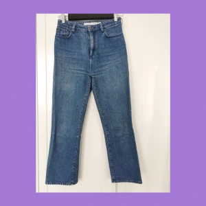  - De perfekta jeansen med den snyggaste passformen och tvätten, från &other stories. Tyvärr har de blivit för små för mig, i övrigt är de i mycket gott skick!