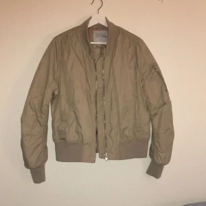  - Mer en 36/38, supersnygg!! 