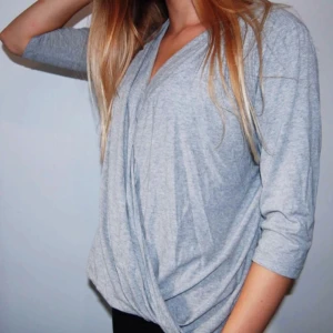  - Grå halv armad tröja 