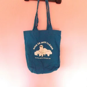  - Tygväska från djurens rätt. knappt använd, bra skick. 