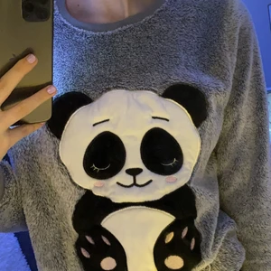 Mjuk pyjamas tröja - Håller värmen, men alledes för varmt för mig💓. Skriv vid intresse. 