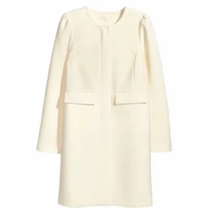 Vit kappa - Säljer denna kappa från h&m i storlek 36