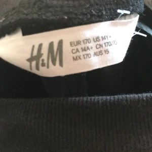 Mjukis jeans  - Skulle kalla det mjukis jeans fast är inte helt säker, ni får buda, vet inte hur mkt frakten blir så skriver 100kr