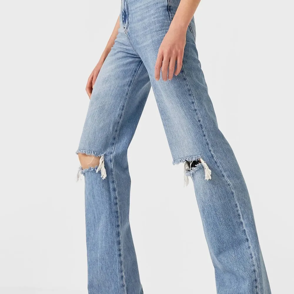 Ett par superfina jeans frön stadivarius som tyvärr endast använts 2 gånger. Dom ser ut precis som på bilden men kan skicka fler bilder om det önskas.. Jeans & Byxor.