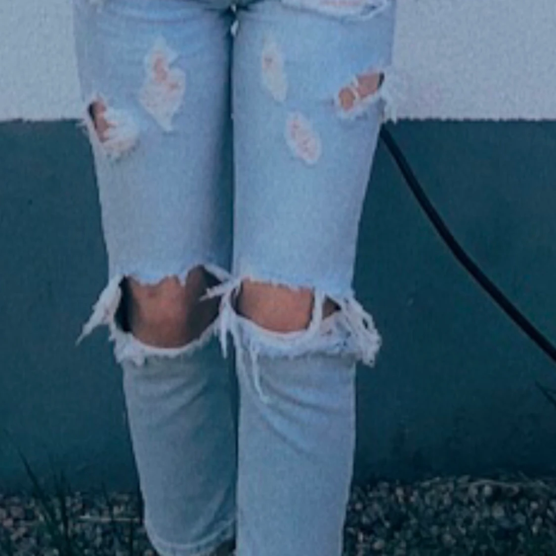 Ljusblåa håliga jeans - 90