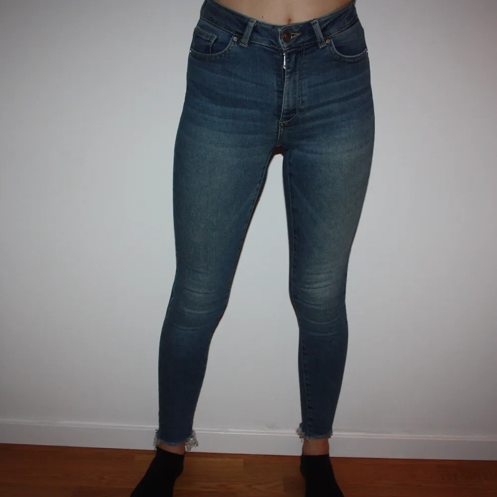 HIGHER Superflex Ankle jeans ”Jerry” från BIKBOK. Storlek small. Endast använda 1 gång. Jättebra skick. Frakt kostar 62kr. Jeans & Byxor.