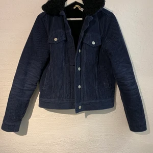 Manchester jacka - En marinblå fodrad Manchester jacka från the cords & co. 366 kr inklusive frakt.Nypris 1200kr❤️