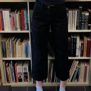 Svarta jeans från monki, lite kortare i benen