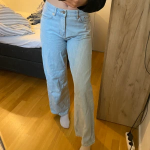 Jeans från junkyard  - Nytt skick då dom är lite för stora för mig 