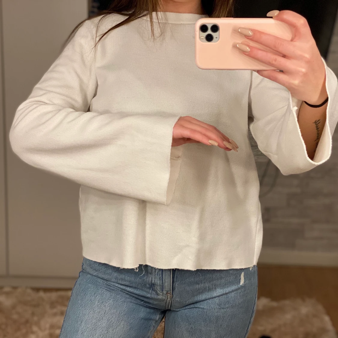 Tröja med utsvänga armar strl M - 90