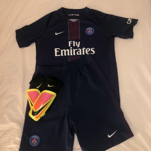 PSG sätt  - Säljer mitt jätte fina sätt från PSG Orginalpris 1100. Allt ingår i priset. Köparen står för frakt 