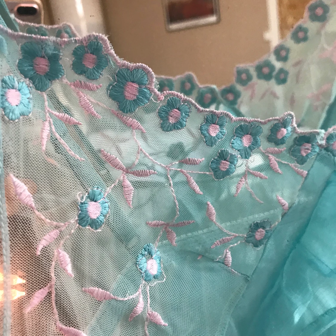 Klänning med volang  - 91