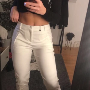 Kostymbyxor - Oanvända kostymbyxor med lappen kvar, från Vero Moda❣️