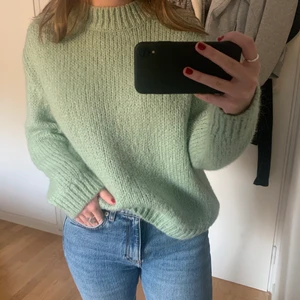 Stickad tröja  - Varm, mintgrön stickad tröja från Zara i storlek S. Knappt använd så därmed i nyskick💖