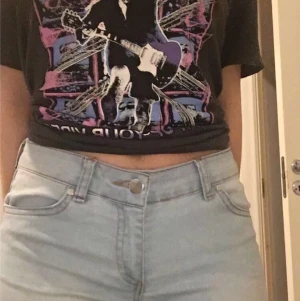 Skinny jeans  - Jag är 157 och längden är perfekt! Storlek xs. Low waist! Köparen står för frakt 