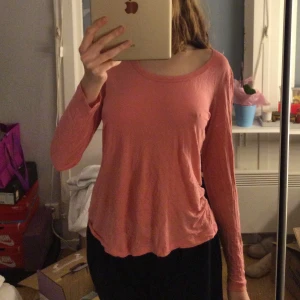 Filippa K💕 - Fin och jätteskönt matreal Filippa K långärmad tröja. Knappt andvänd bara lite skrynklig men det försvinner när den stryks och den blir som ny. Välj frakt själv