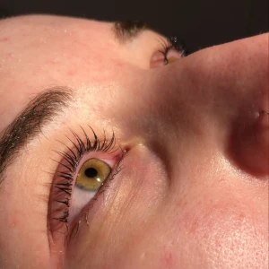 Lashlift & bryn  - Hejhej, jag är en tjej som är utbildad inom lashlift jag är utbildad hos ByBexter och använder mig även av deras produkter som är väldigt skonsamma. Om ni skulle vara intresserade kan ni checka in min instagram @lashliftby.ehd🥰💕