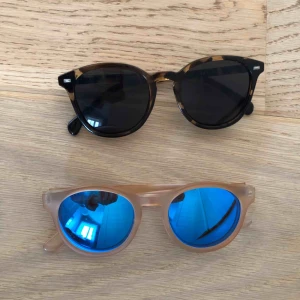  - Solglasögon från Le Specs. 100kr st, hämtas i gbg eller skicka mot fraktkostnad. Knappt använda! Säljs utan fodral då dom kommit bort. 