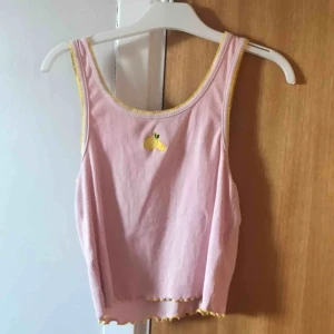  - Sööööt sommartopp 😎 budgivning pågår : högsta bud 85+frakt budgivning avslutad