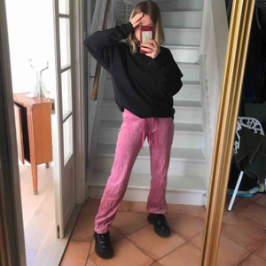  - pink low waisted pants, i’m 164cm and delivery is not included 