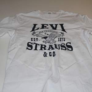 Levis t-shirt i bra skick.
