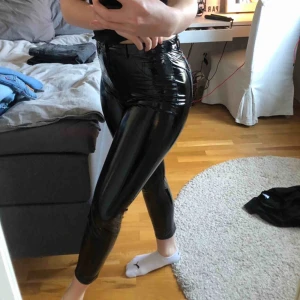  - Lackbyxor från pull and bear endast testade. Säljer dom då dom inte kommer till användning💓