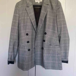  - Fin kavaj som används för lite. Nypris 400kr. Frakt läggs till❤️