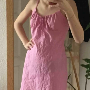  - Köpt i en fin fransk secondhand! Fint fint skick. Väldigt skön och perfekt nu när sommaren börjar komma!🍄