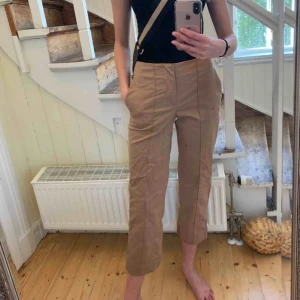 Snygga höstbyxor - Nästan oanvända pga att de har varit lite stora för mig. Köparen står för frakt 💞💞🥰
