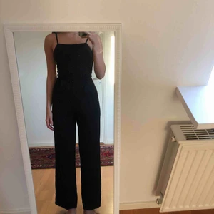  - Svart superbekväm jumpsuit från Bershka i xs