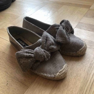  - Supersöta Svea skor som är perfekta till sommaren, endast använda en gång! 