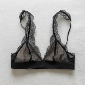  - En as snygg bralette som jag är ledsen över att behöva sälja pga den är så fin! (Frakt tillkommer om de ska skickas)