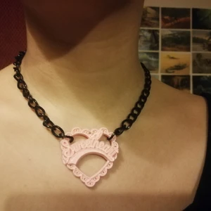 Halsband  - Sweetheart halsband. Handgjort av mig, "Ruth Reverie". Reglerbar storlek. Frakt tillkommer. 